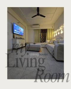 TV a/nebo společenská místnost v ubytování Chirag House Living + 13 fotografií