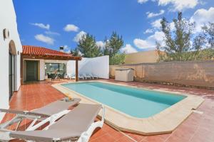 Swimmingpoolen hos eller tæt på Casa Dolly