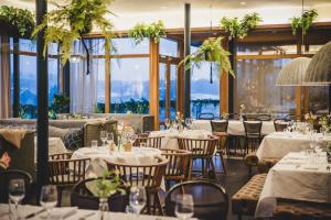 Un restaurant sau alt loc unde se poate mânca la Hills Lodge at Hills Golf and Sports Club