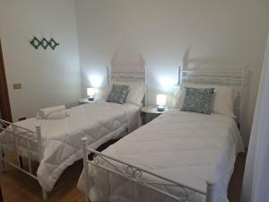 Una cama o camas en una habitación de VECCHIA FERROVIA Orvieto Apartment 6 fotos más