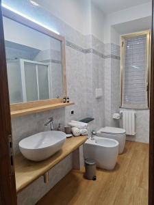 Ванная комната в VECCHIA FERROVIA Orvieto Apartment