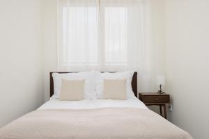 a bedroom with a white bed with white pillows at Pool & Cozy Apartment Warszawa Bukowińska by Solarento in Warsaw