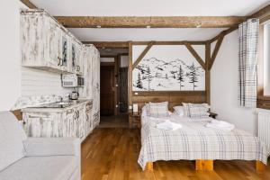 a bedroom with two beds and a kitchen at Willa Vera Zakopane in Zakopane