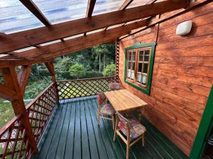 Μπαλκόνι ή βεράντα στο Domek z bala Mazury +9 φωτογραφίες