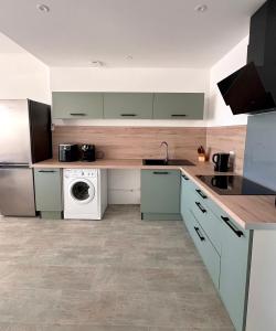 Kuchyň nebo kuchyňský kout v ubytování L'escapade du Port - T2 Spacieux Palavas-les-Flots