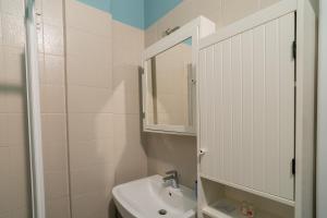 Et badeværelse på Maison Mignon + 20 billeder