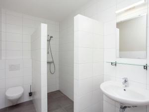 Ένα μπάνιο στο Country House in a hotel atmosphere with Sauna in Swolgen