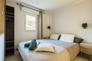 a bedroom with a large bed and a window at T1 bis rénové, clim et confort - Saint Raphaël in Saint-Raphaël
