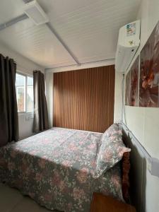 Containers Schmitz في فلوريانوبوليس: غرفة نوم بها سرير في الغرفة