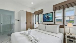 Кровать или кровати в номере Khaolak Pool Villa with 3 bedrooms +29 фотографий