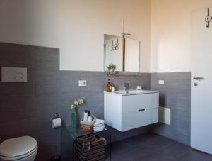 Koupelna v ubytování Nest Guesthouse + 42 fotografií