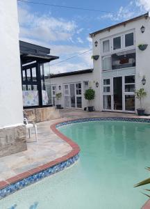 Bazén v ubytování M Group B&B nebo v jeho okolí