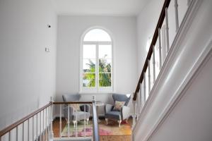 Een zitgedeelte bij Casa das Palmeiras Charming House - Azores 1901