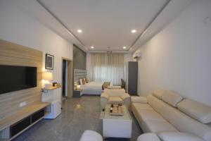 Et tv og/eller underholdning på Tripura Resort