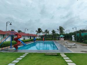 Swimmingpoolen hos eller tæt på Tripura Resort