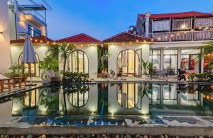 Swimmingpoolen hos eller tæt på Vu's Homestay Tam Coc