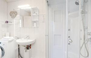 a white bathroom with a shower and a sink at Haus zum maritimen Blick in Wandlitz +18 photos