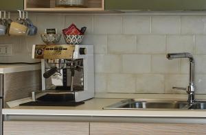 O bucătărie sau chicinetă la Casa Vicolo TerminIO +80 fotografii