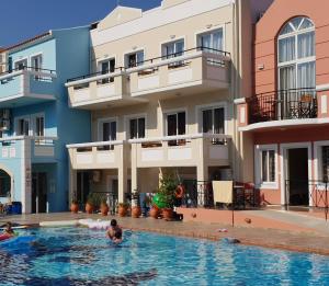 Bazén v ubytování Ilios Mare Hotel nebo v jeho okolí