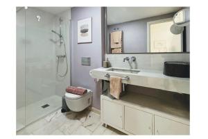 Ένα μπάνιο στο Romántica vista al paseo marítimo de Cádiz