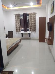 Μια τηλεόραση ή/και κέντρο ψυχαγωγίας στο Prakash patel