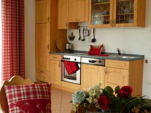 Kuchyň nebo kuchyňský kout v ubytování Bayerisch Wohnen