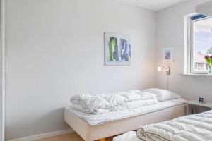 Postel nebo postele na pokoji v ubytování 110-Vestervig-Svanholmvej-10