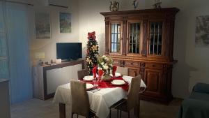 a dining room with a table with a christmas tree at Il FONTANONE in Veiano