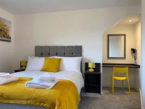 Ένα ή περισσότερα κρεβάτια σε δωμάτιο στο Plymouth Station Rooms Serviced Accomodation