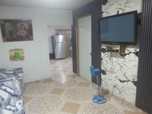 TV a/nebo společenská místnost v ubytování Finca Apolonia