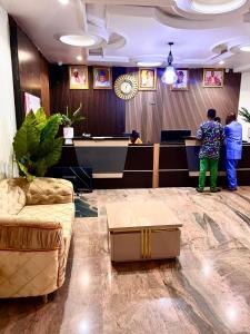 Επισκέπτες που μένουν στο De New Dawn Hotel And Lounge