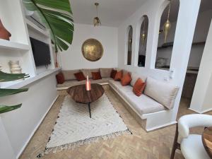 Posezení v ubytování Riad Alaya by Maison Amellal