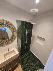 Koupelna v ubytování Riad Alaya by Maison Amellal + 43 fotografií