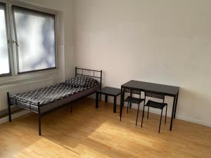a room with a bed and two chairs and a table at Villa Minden in Minden