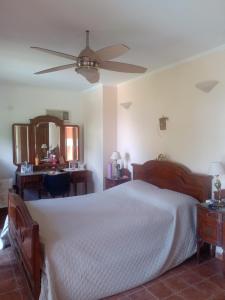 En eller flere senge i et værelse på Casa La Escondida