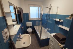 Ванная комната в Moderne Ferienwohnung am Rennsteig zum Wohlfühlen +35 фотографий