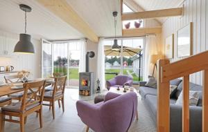 a living room with a couch and a dining room at Lykkebo in Wandlitz