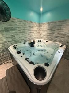 a jacuzzi bathtub in a room with at Maison charmante à Fort-de-France avec équipements modernes in Fort-de-France