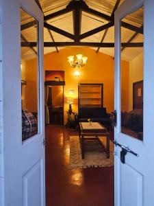 Кровать или кровати в номере The Cottage Coonoor AS