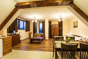 A kitchen or kitchenette at Apart Hotel Rosen