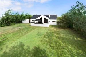 Το κτήριο όπου στεγάζεται  η παραθεριστική κατοικία