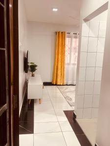 Ένα μπάνιο στο Mo Homes