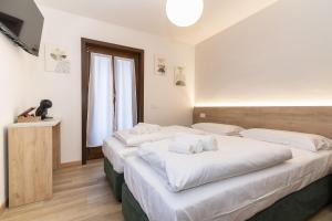 Una cama o camas en una habitación de Larice&Ribes Apartments