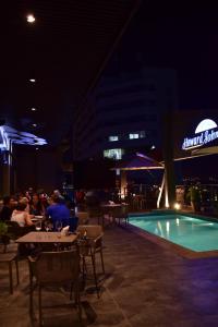 Bazén v ubytování Howard Johnson Ciudad del Este nebo v jeho okolí