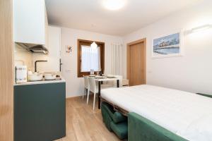 Una cocina o kitchenette en Larice&Ribes Apartments