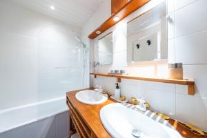 Un baño de Panorama des Cimes - T3 avec Sauna privé et Vue imprenable sur la Station 25 fotos más