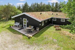 Το κτήριο όπου στεγάζεται  η παραθεριστική κατοικία