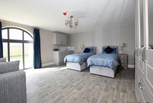 Postel nebo postele na pokoji v ubytování Homestead Hillsborough Guest Rooms