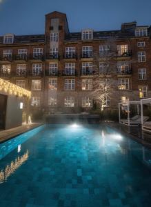 Bazén v ubytování Bryggen Guldsmeden nebo v jeho okolí