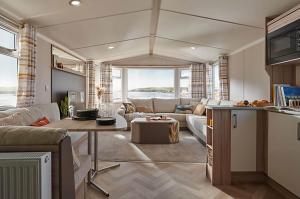 Χώρος καθιστικού στο Heather View Essential Clover Caravan Pet 1